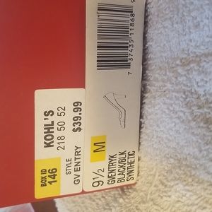 Gloria Vanderbilt  pumps heels